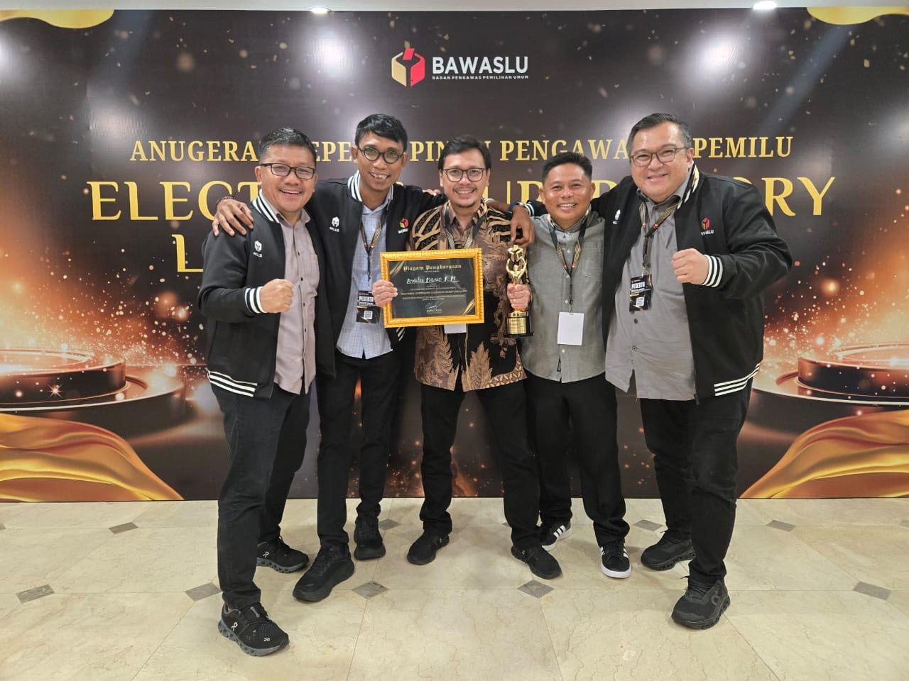 Foto Bersama Ketua dan Pimipinan Bawaslu Sulut Pada Acara ESLA 2025 di Jakarta