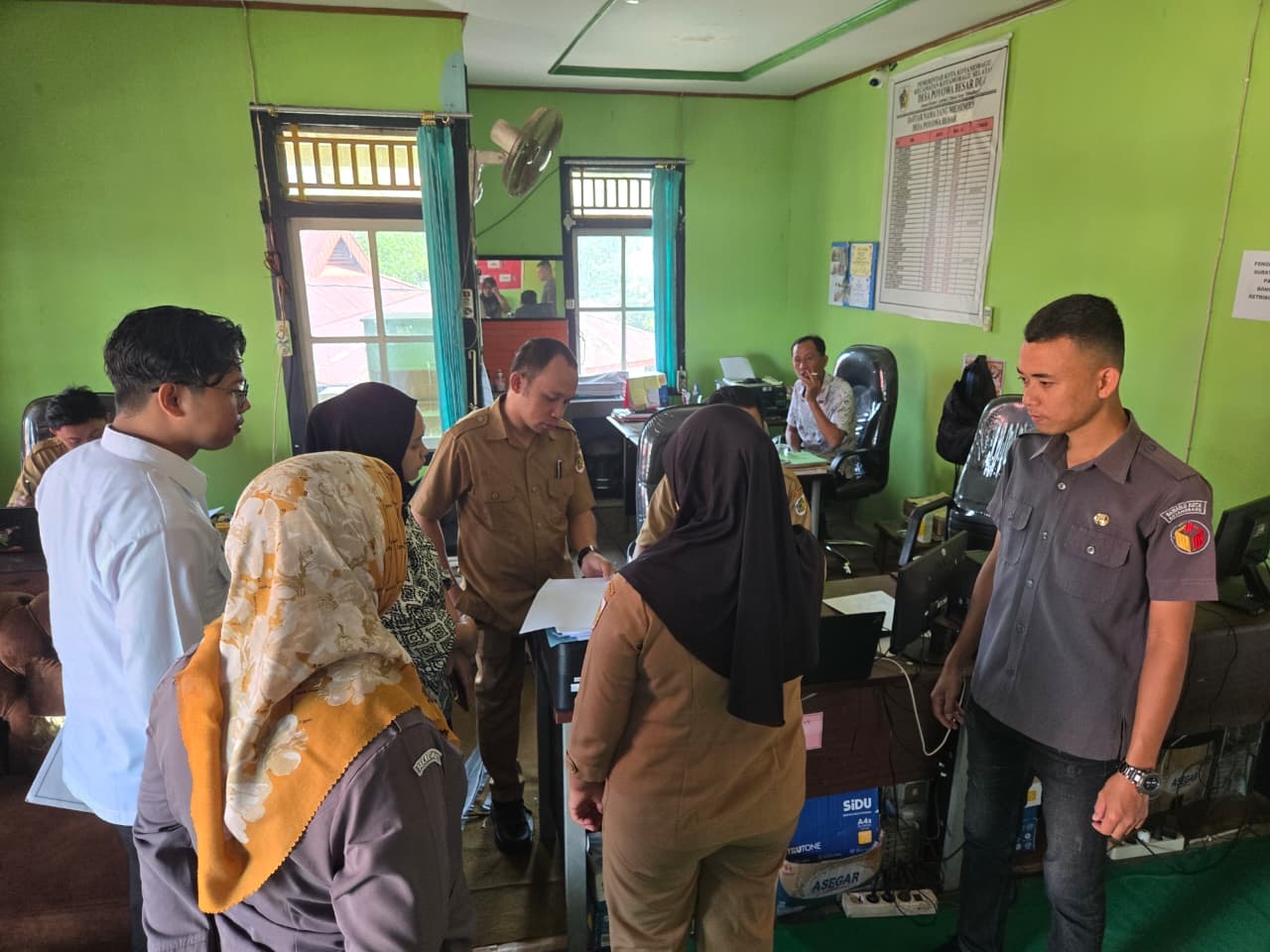 Foto : Koordinasi dengan Pemerintah Desa