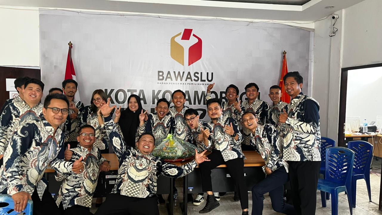 Foto Bersama Pelaksanaan HUT Bawaslu ke 18 Tahun