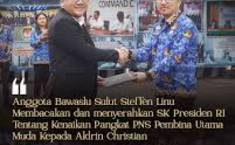 Anggota Bawaslu Sulut Steffen Linu Serahkan SK Presiden RI kepada Aldrin Christian