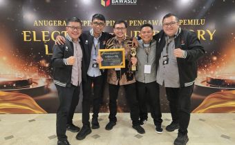 Foto Bersama Ketua dan Pimipinan Bawaslu Sulut Pada Acara ESLA 2025 di Jakarta